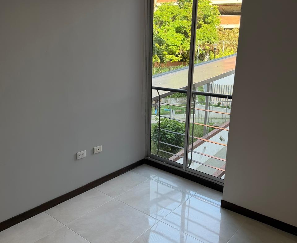 SE VENDE APARTAMENTO AV SUR, CORALES 3 ALCOBAS