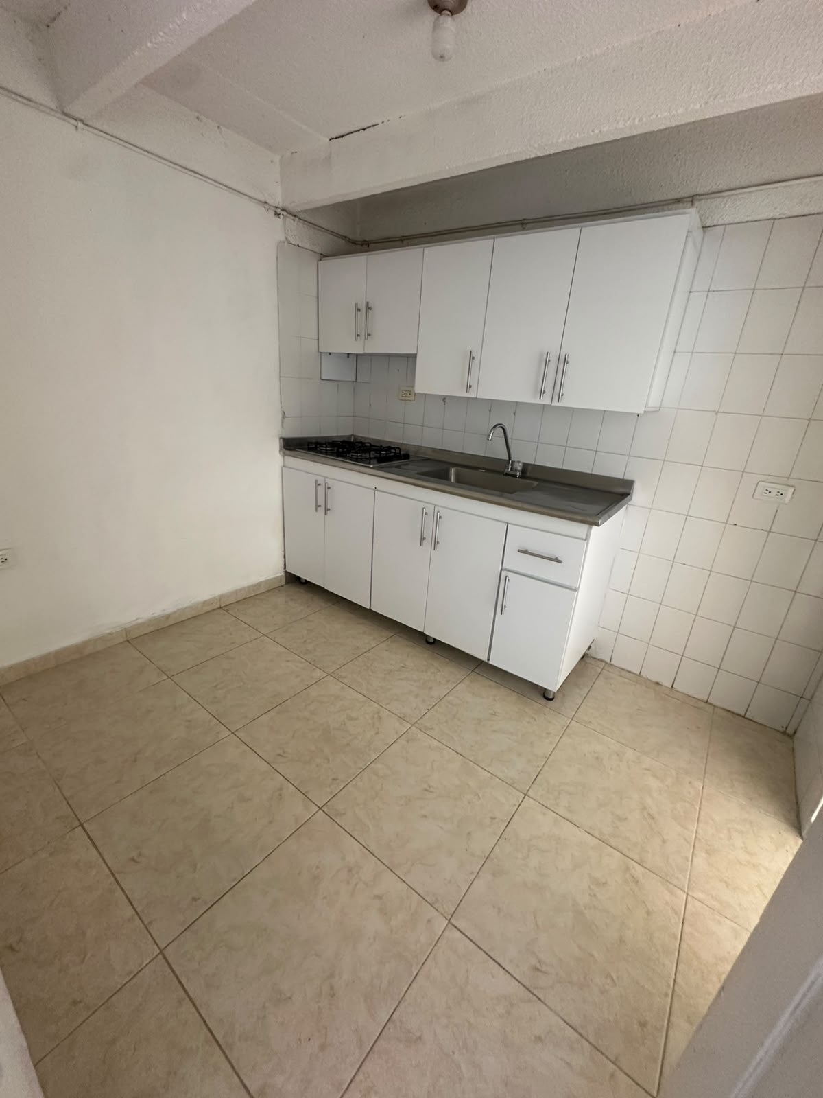 RENTO CASA COMERCIAL EN LA VILLA
