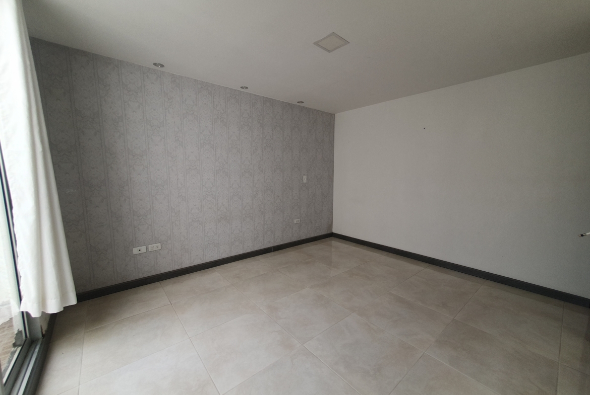 EN VENTA APARTAMENTO DUPLEX AV SUR SECTOR CORALES