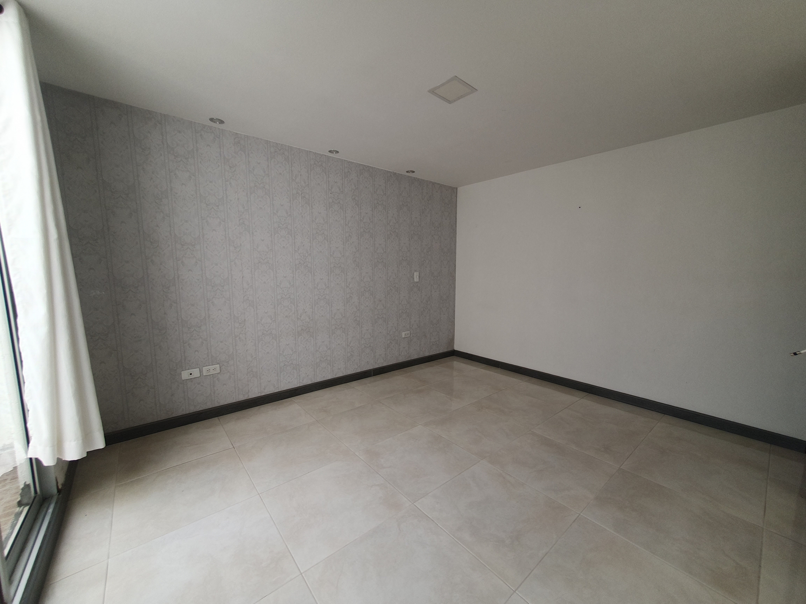 EN VENTA APARTAMENTO DUPLEX AV SUR SECTOR CORALES