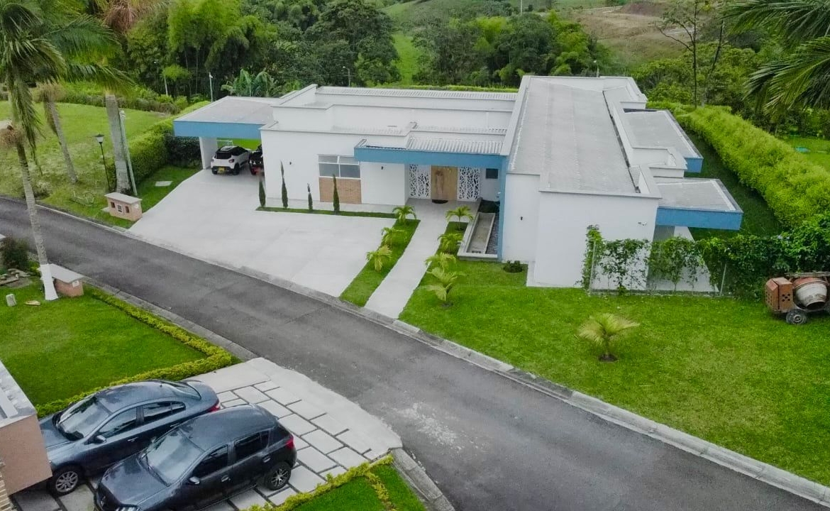 VENDO CASA CAMPESTRE VIA ARMENIA