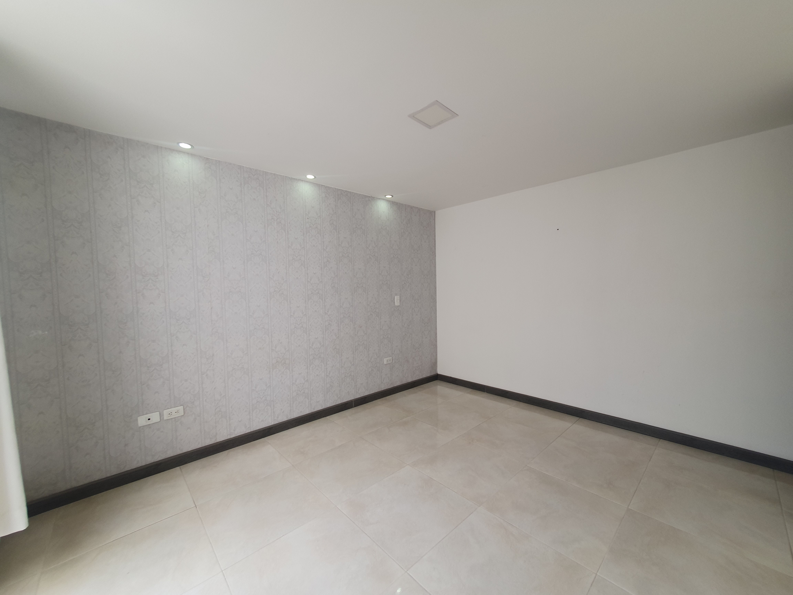 EN VENTA APARTAMENTO DUPLEX AV SUR SECTOR CORALES