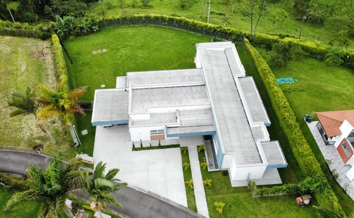 VENDO CASA CAMPESTRE VIA ARMENIA