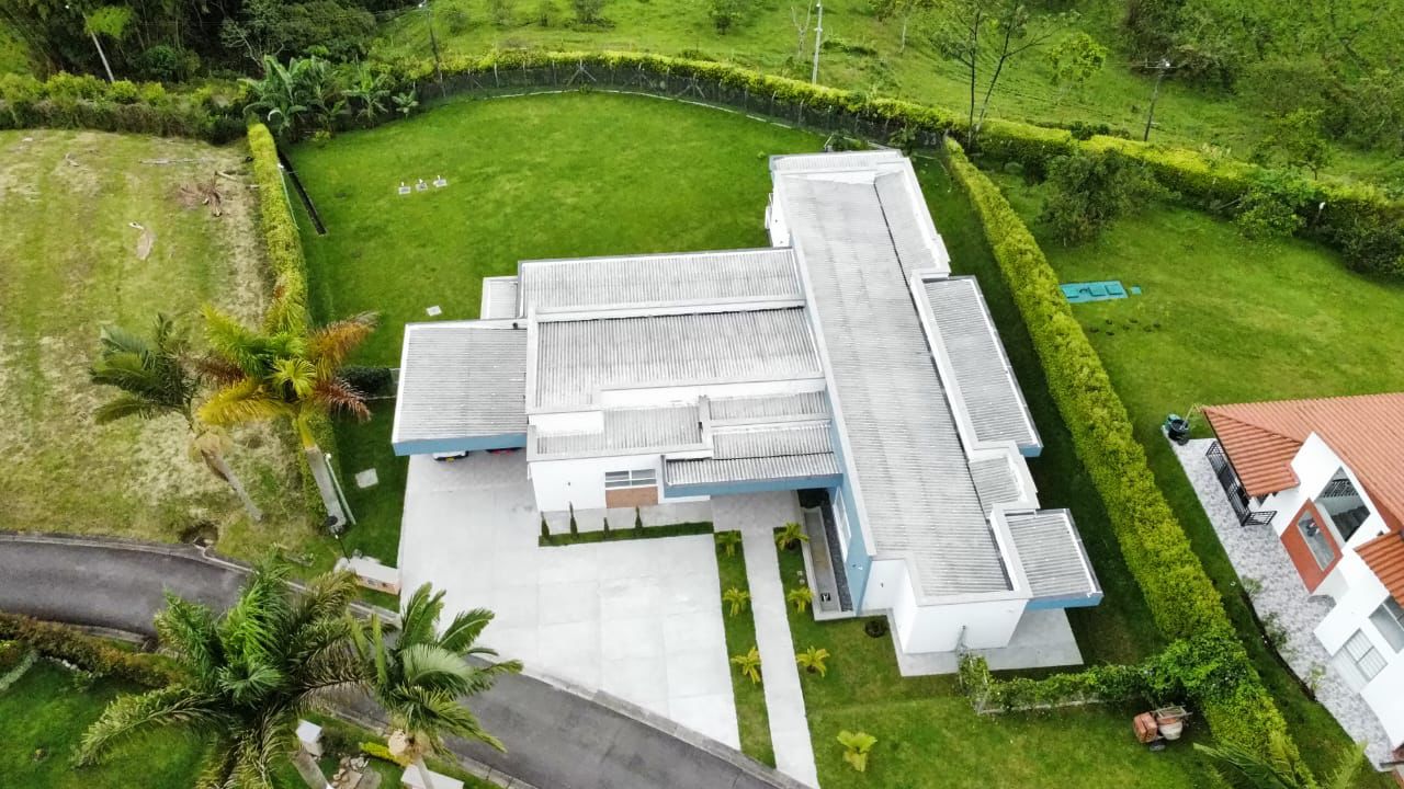 VENDO CASA CAMPESTRE VIA ARMENIA