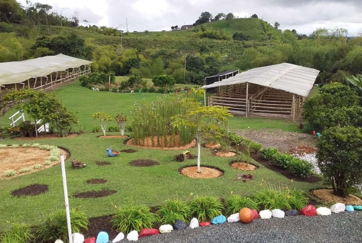 SE VENDE HERMOSA FINCA DE RECREO VIA A ARMENIA