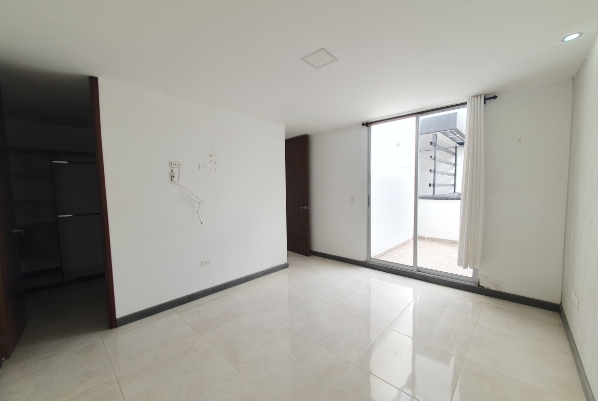 EN VENTA APARTAMENTO DUPLEX AV SUR SECTOR CORALES