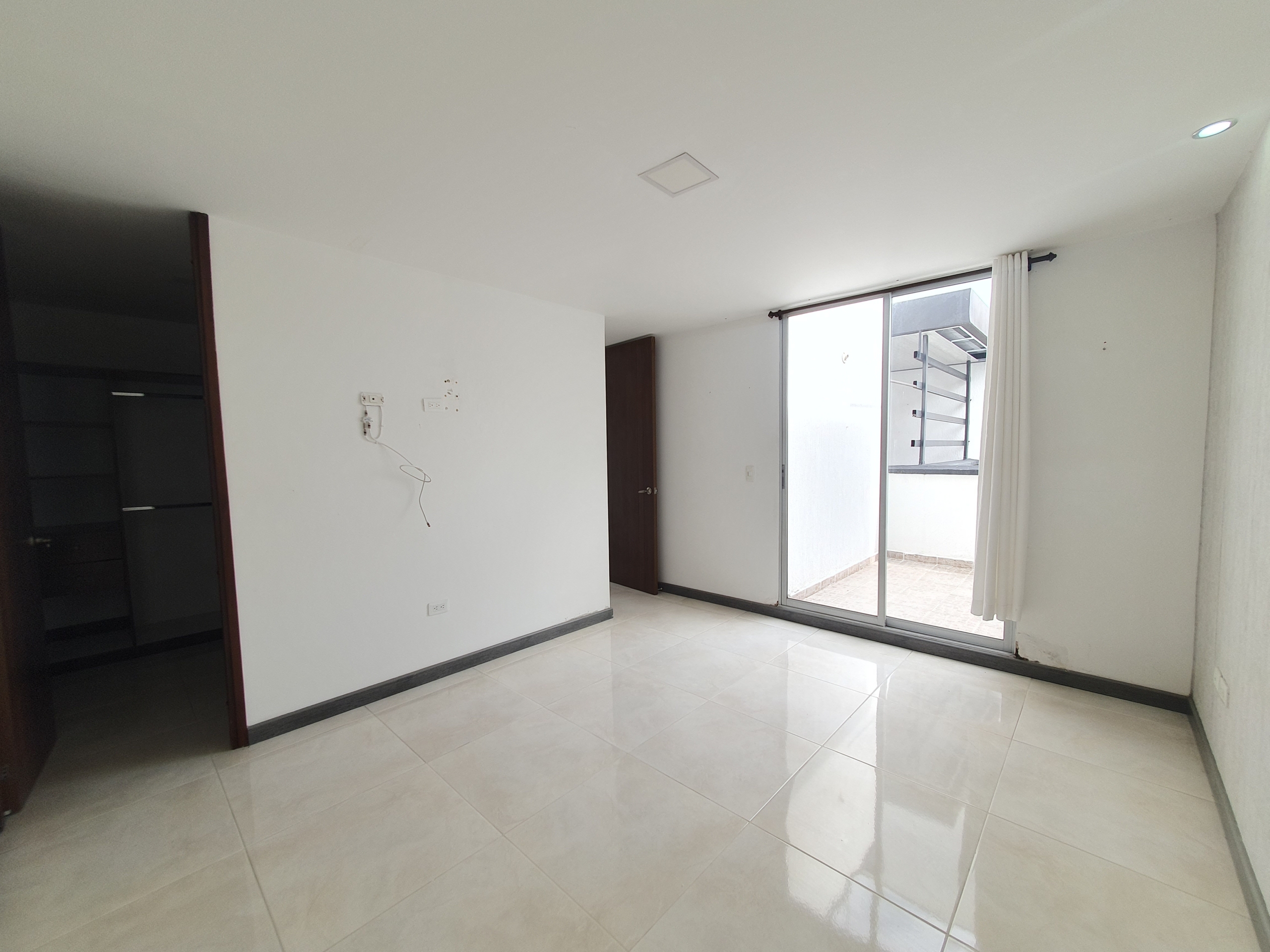 EN VENTA APARTAMENTO DUPLEX AV SUR SECTOR CORALES