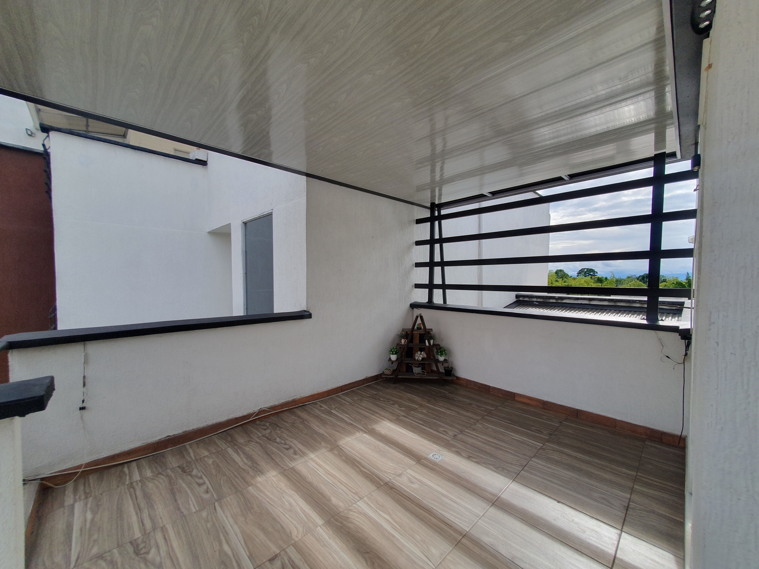 EN VENTA APARTAMENTO DUPLEX AV SUR SECTOR CORALES