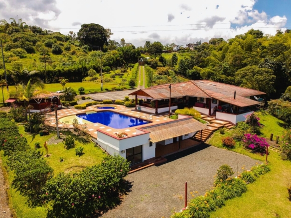 SE VENDE HERMOSA FINCA DE RECREO VIA A ARMENIA