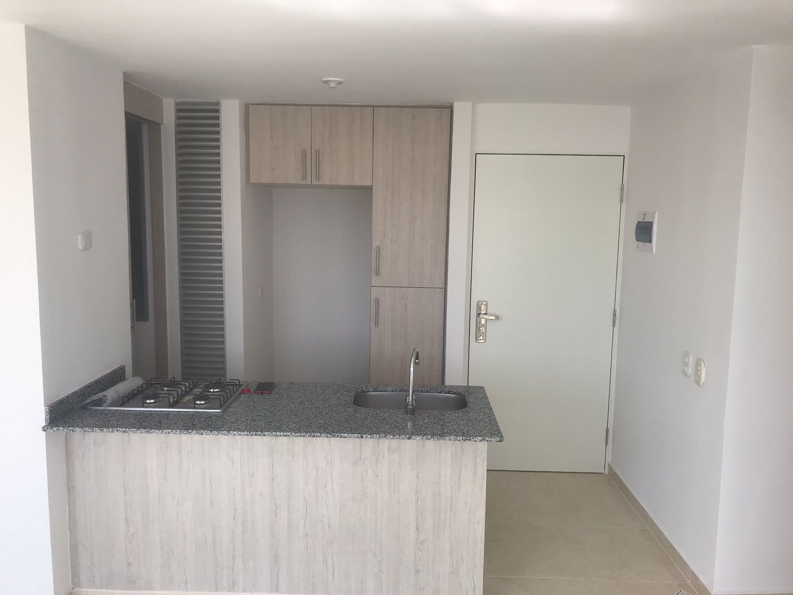 ARRIENDO APTO EN LA VIA CONDINA PALO VERDE PER