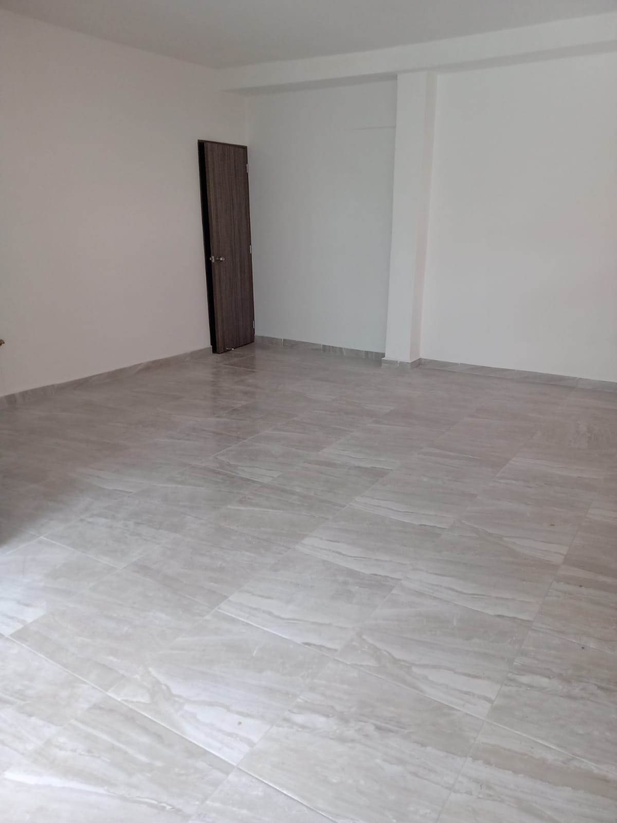30507620230726032442 VENDO CASA CON LOCALES CERCA AL CENTRO EN PEREIRA