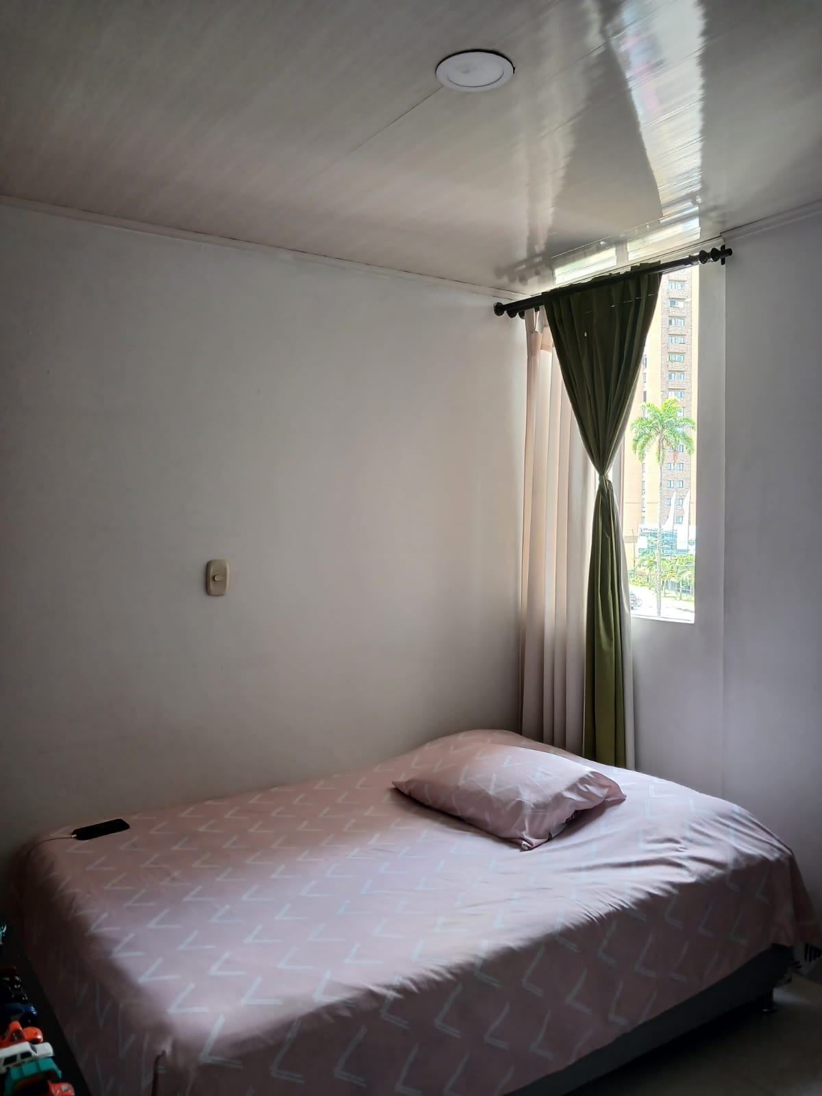 VENDO APARTAMENTO EN LOS CEDROS PEREI