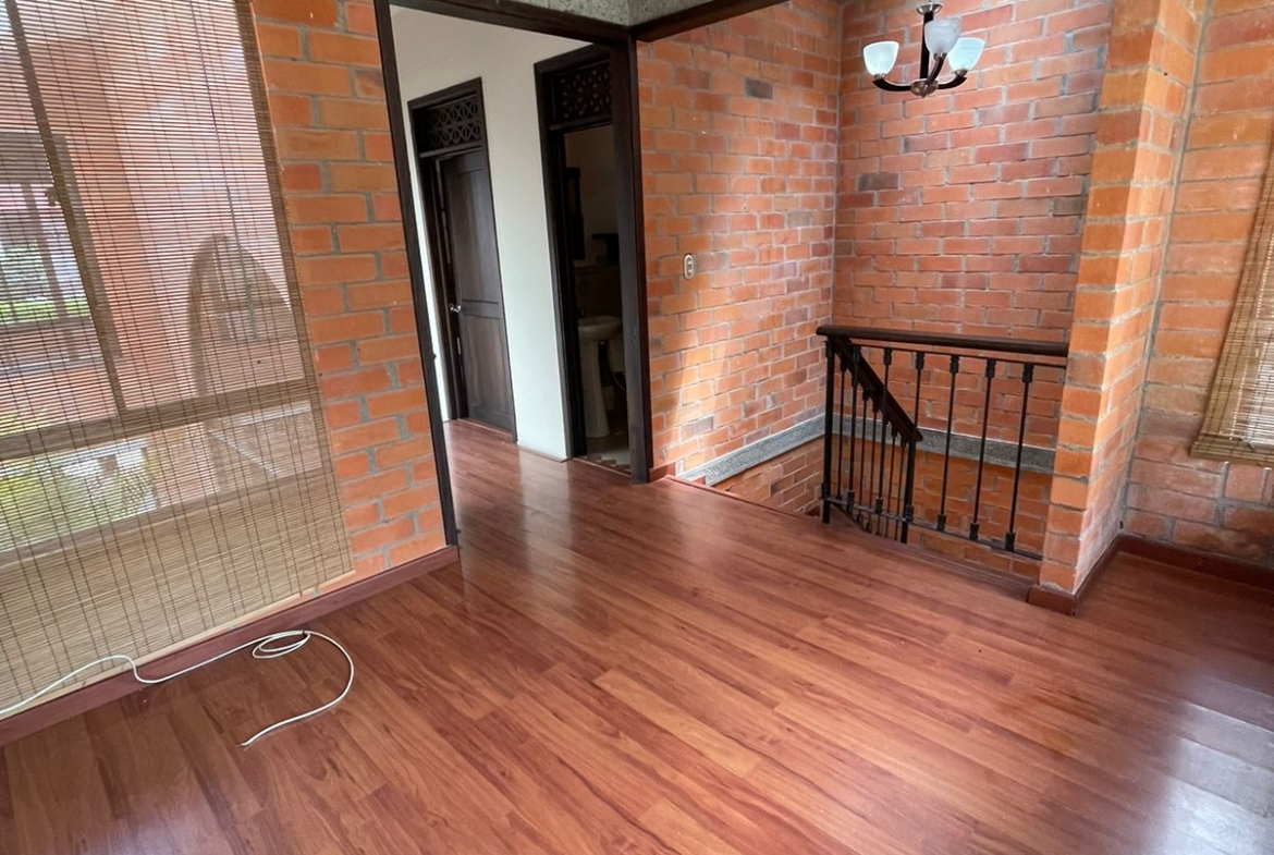 VENDO CASA EN BOMBAY DOSQUEBRADAS