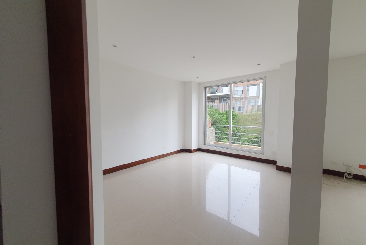 EN VENTA CASA EN PINARES CONJUNTO CERRADO