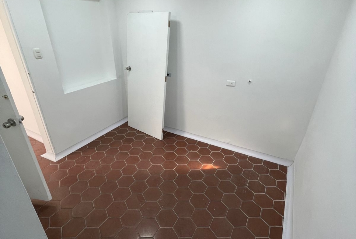 SE RENTA CASA PARA OFICINAS EN MARAYA