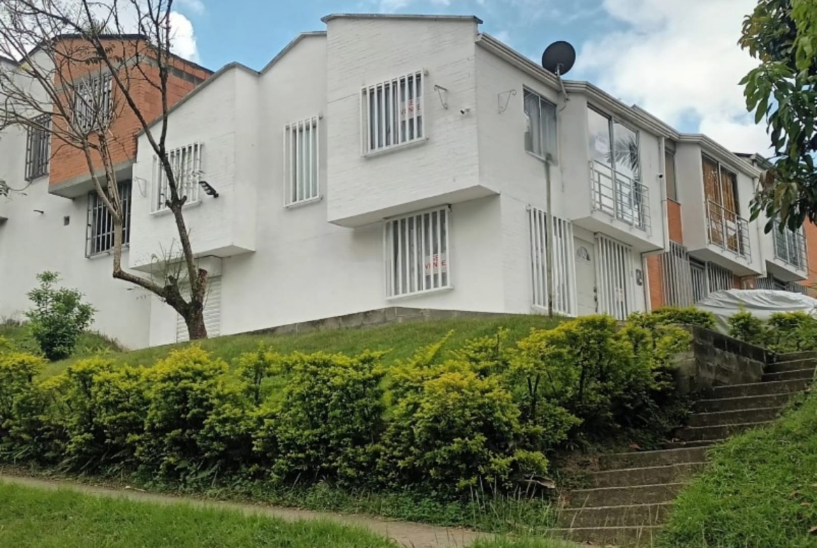 VENDO CASA DÚPLEX CON LOCAL EN SECTOR VILLA VERDE