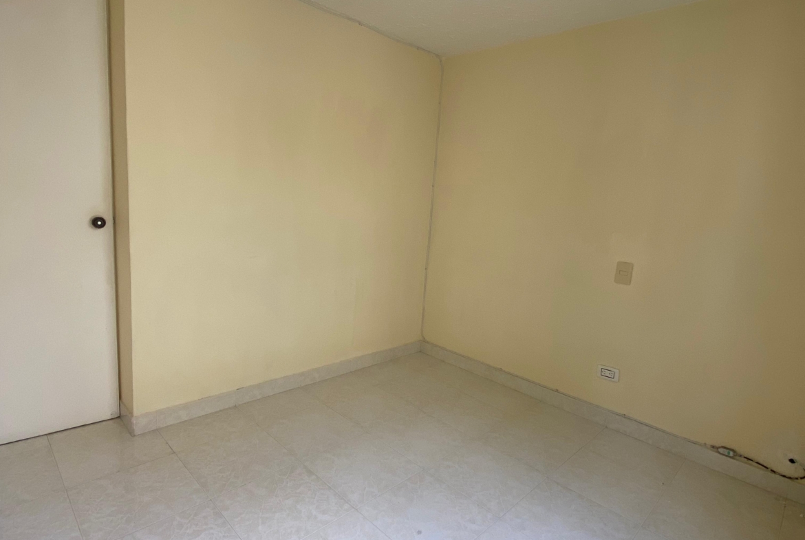 VENDO APARTAMENTO EN LA CIRCUNVALAR