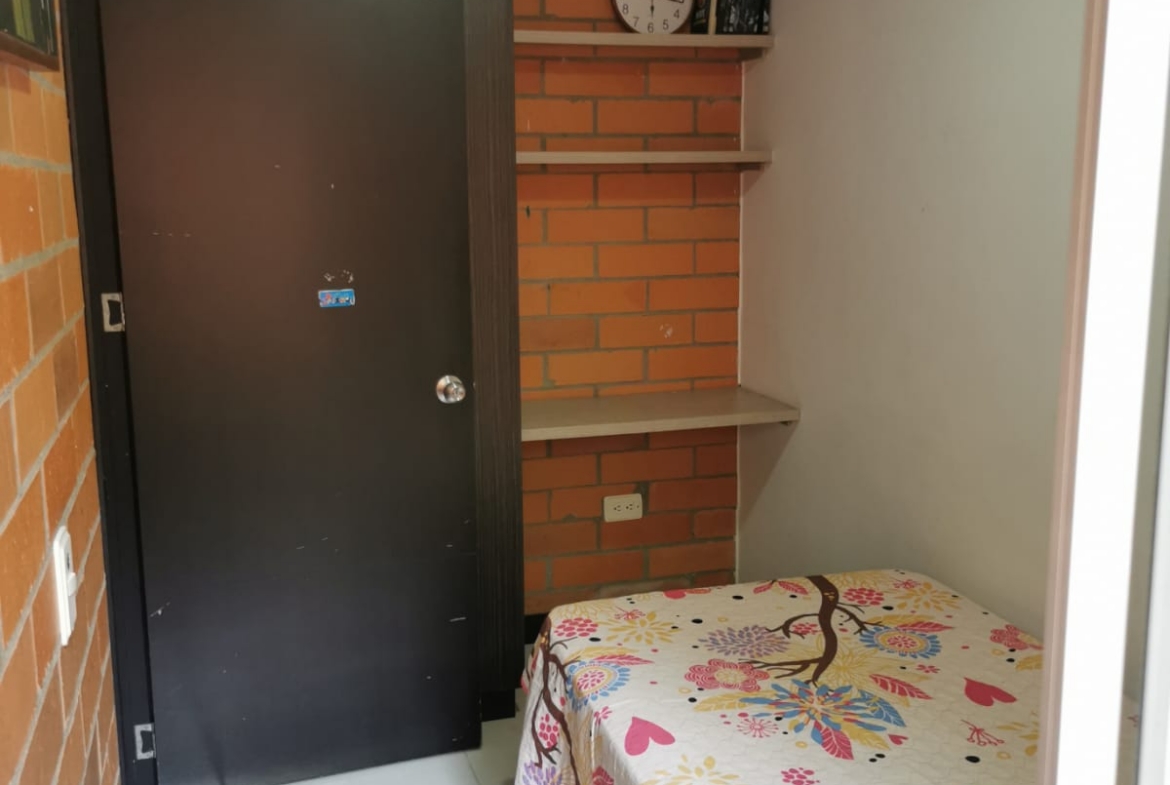 VENTA CASA DÚPLEX EN CONJUNTO CERRADO EN BELMONTE.