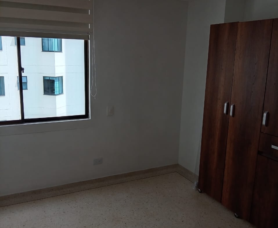 SE VENDE APARTAMENTO CERCA A MEGACENTRO PINARES