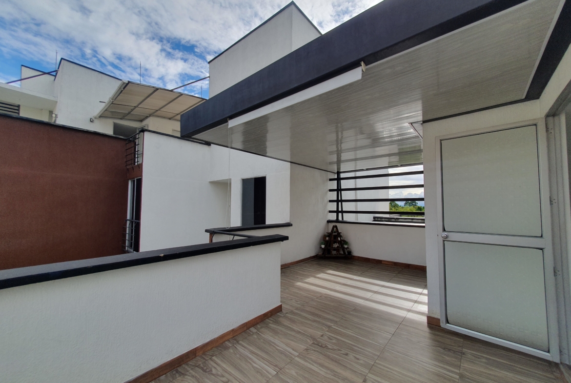 EN VENTA APARTAMENTO DUPLEX AV SUR SECTOR CORALES