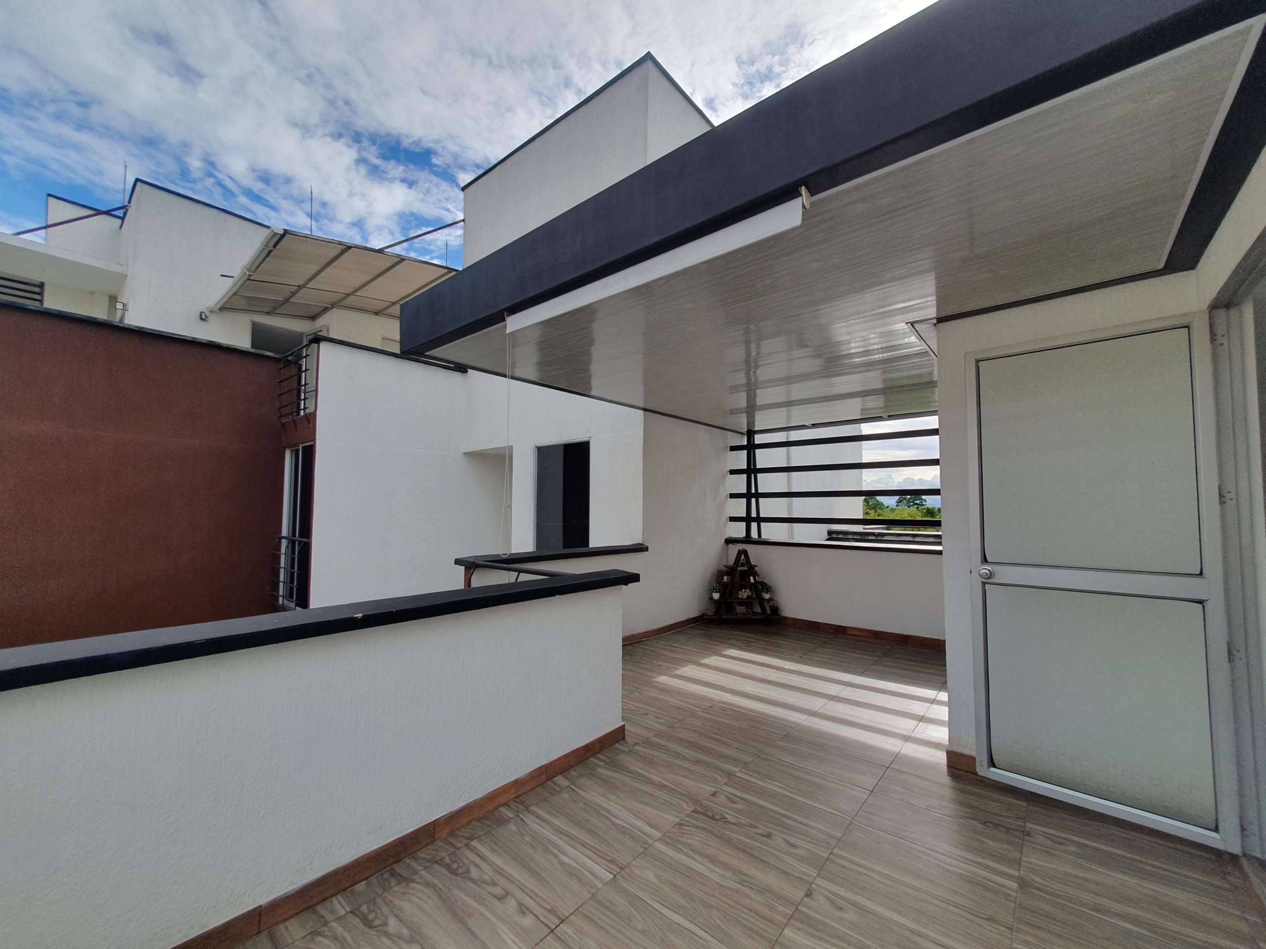 EN VENTA APARTAMENTO DUPLEX AV SUR SECTOR CORALES