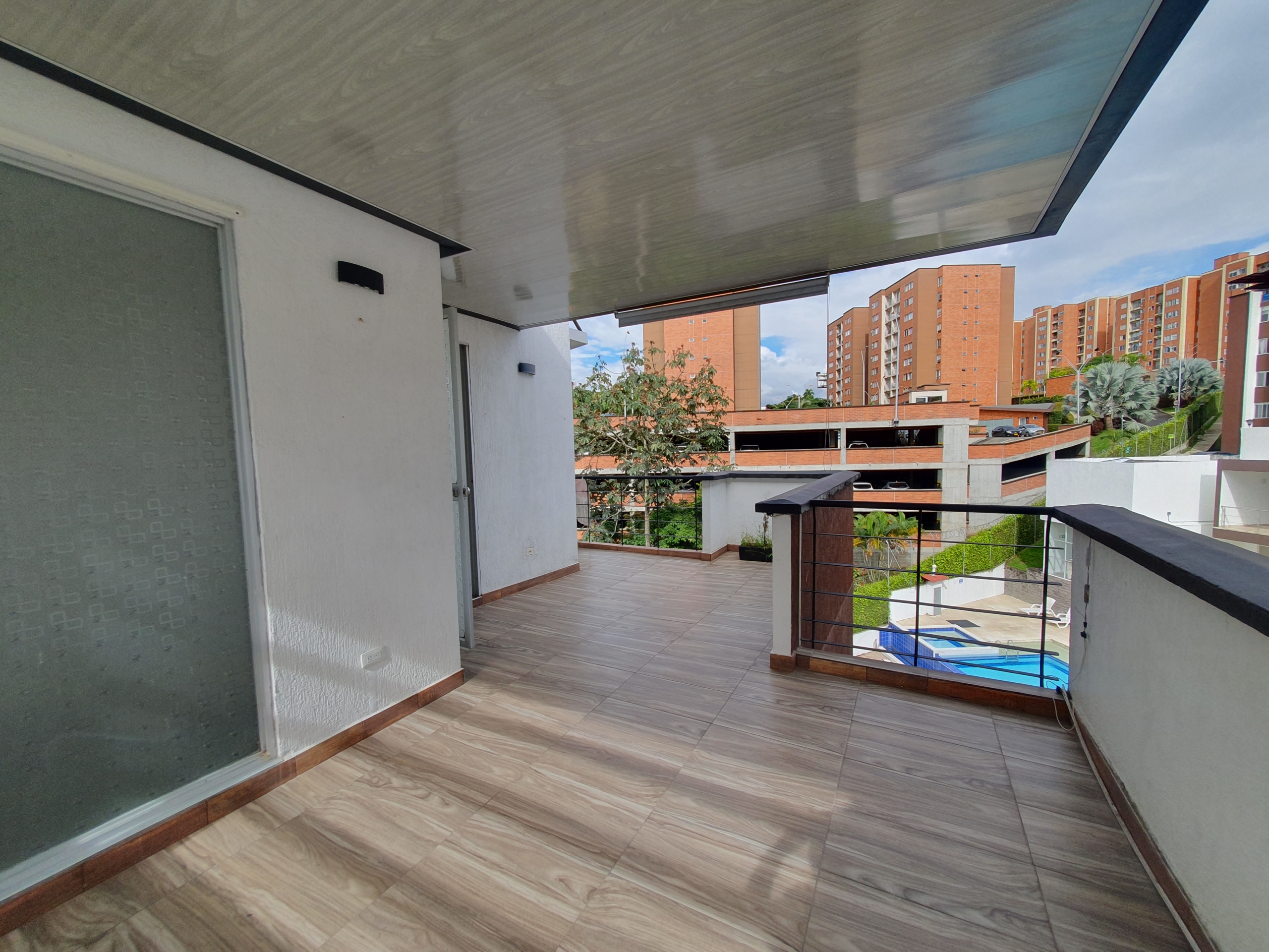 EN VENTA APARTAMENTO DUPLEX AV SUR SECTOR CORALES