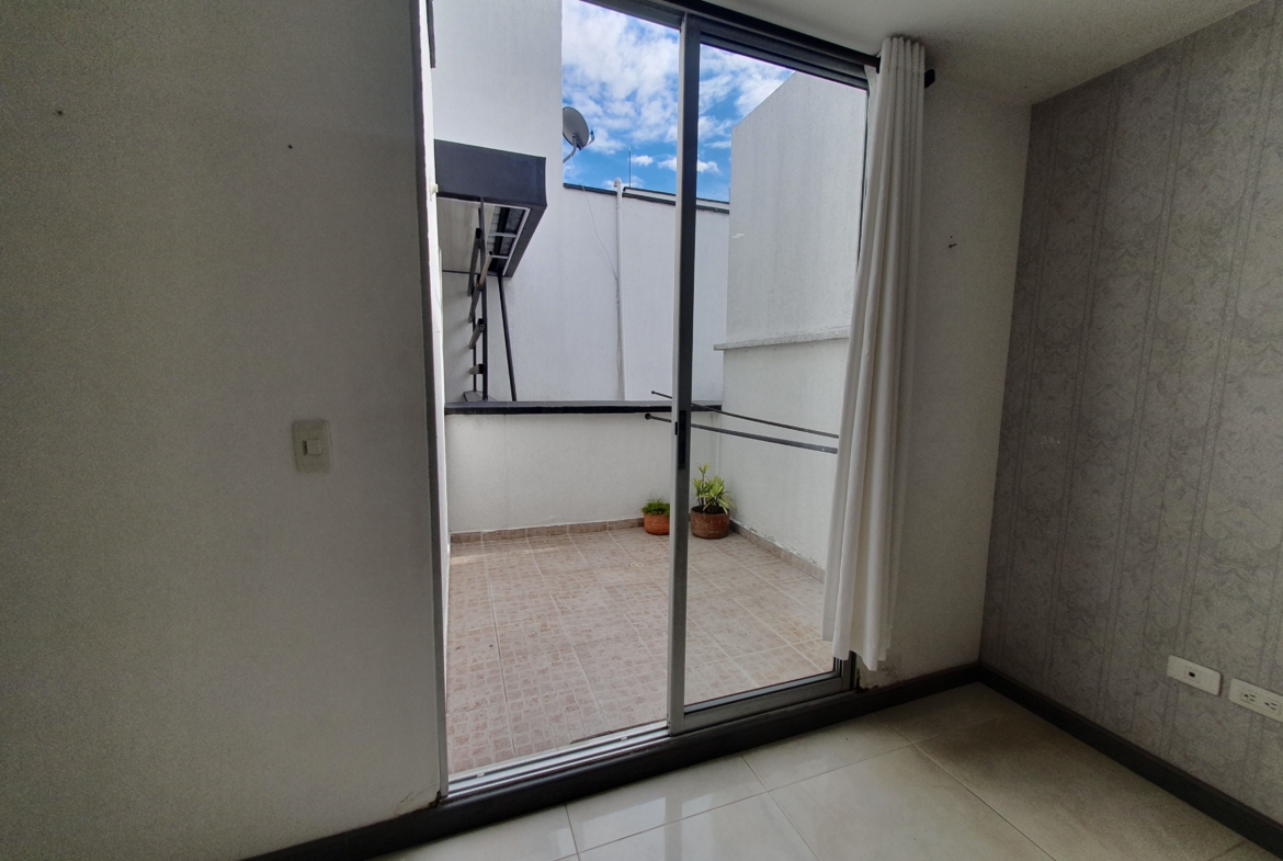 EN VENTA APARTAMENTO DUPLEX AV SUR SECTOR CORALES