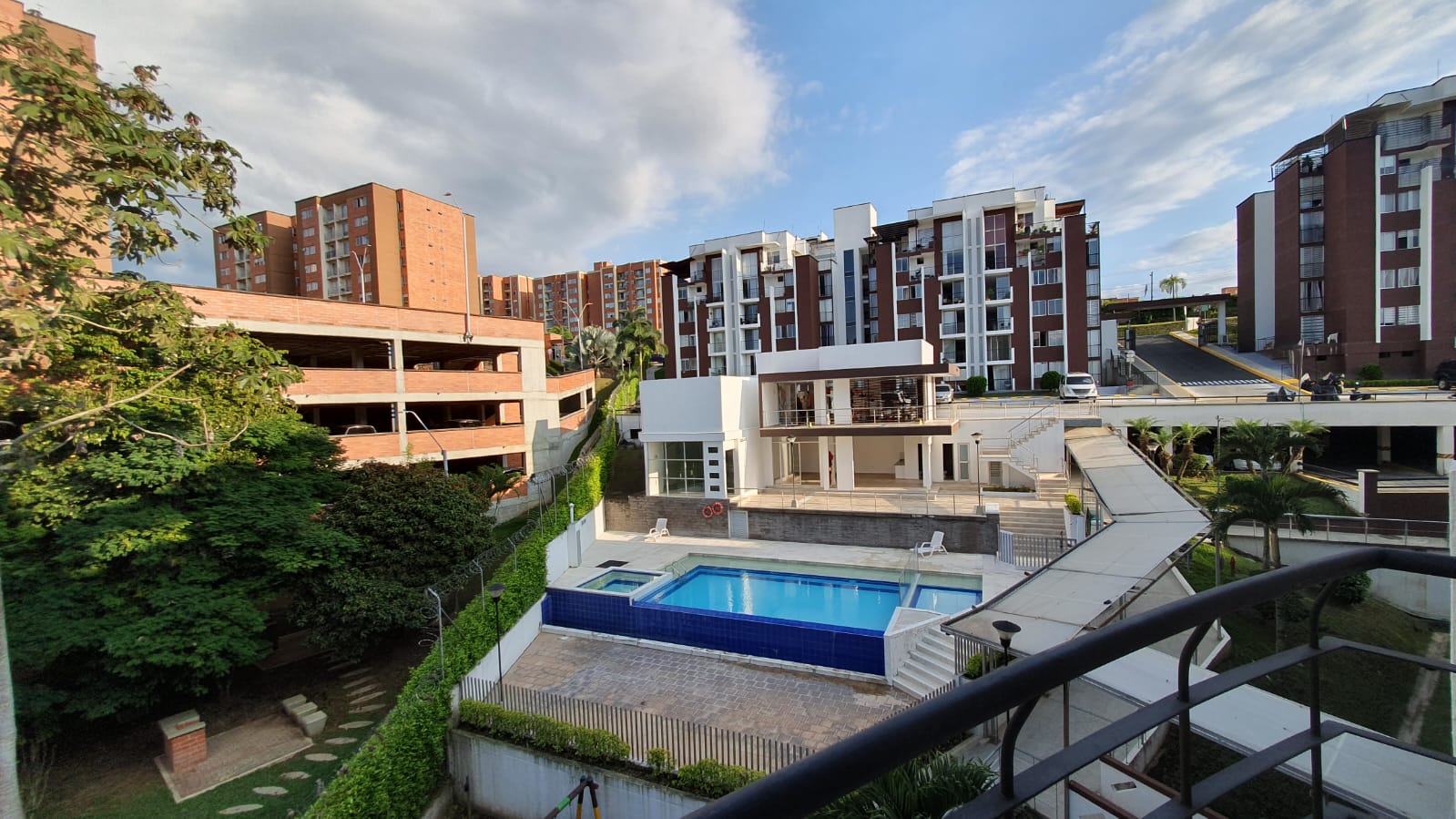 EN VENTA APARTAMENTO DUPLEX AV SUR SECTOR CORALES