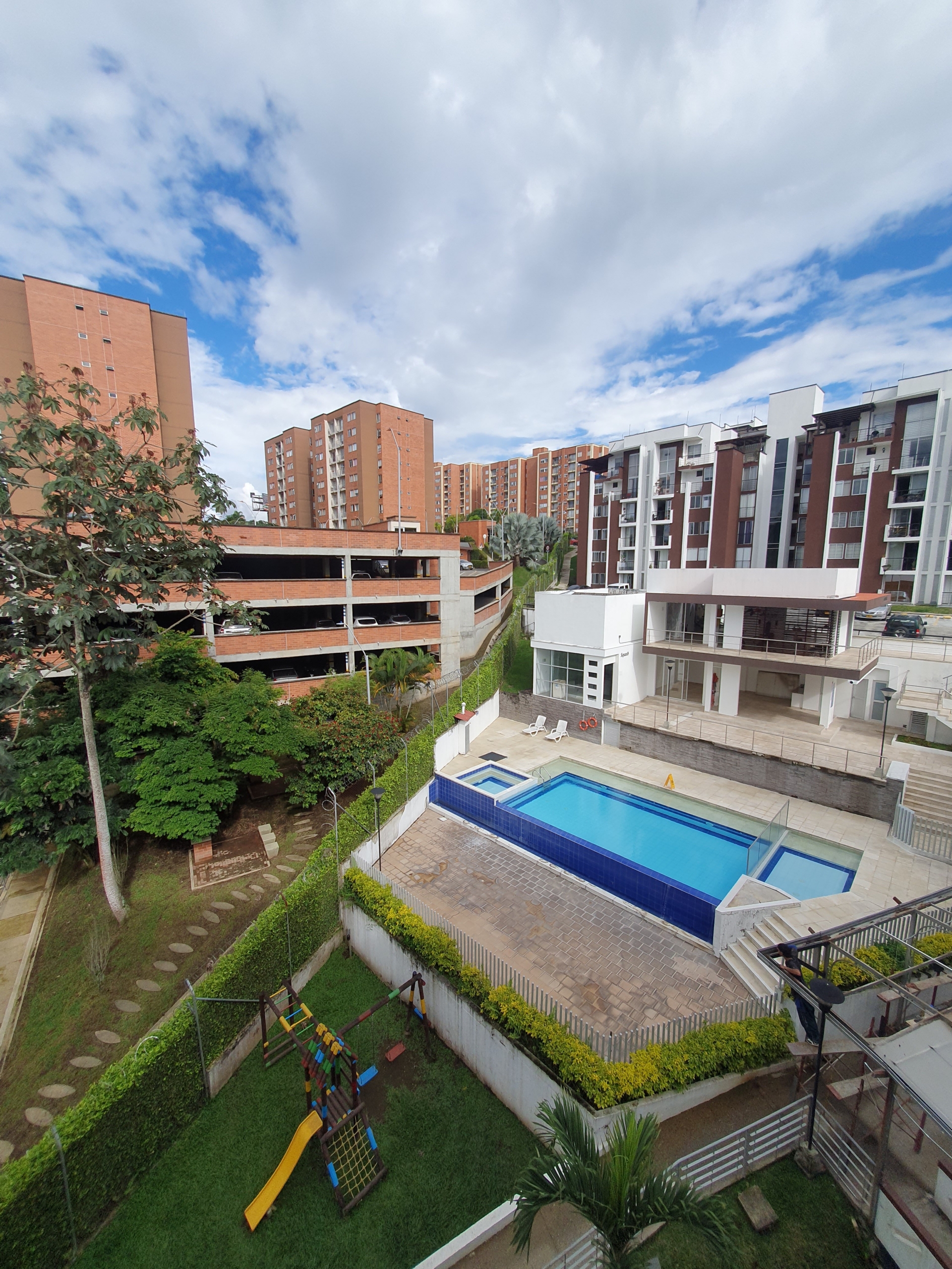 EN VENTA APARTAMENTO DUPLEX AV SUR SECTOR CORALES
