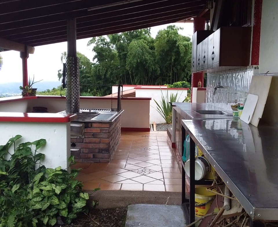 SE VENDE HERMOSA FINCA DE RECREO VIA A ARMENIA