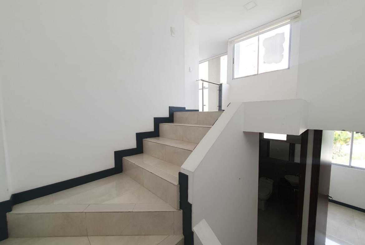 EN VENTA APARTAMENTO DUPLEX AV SUR SECTOR CORALES