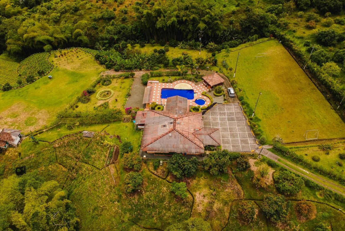 SE VENDE HERMOSA FINCA DE RECREO VIA A ARMENIA