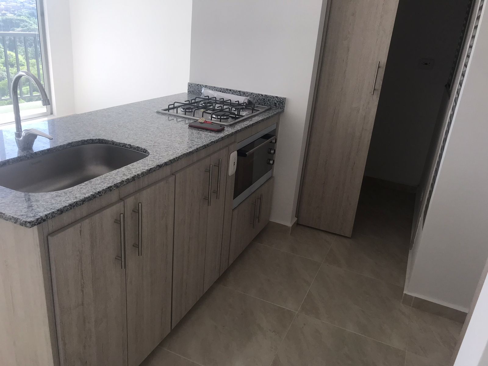 ARRIENDO APTO EN LA VIA CONDINA PALO VERDE PER
