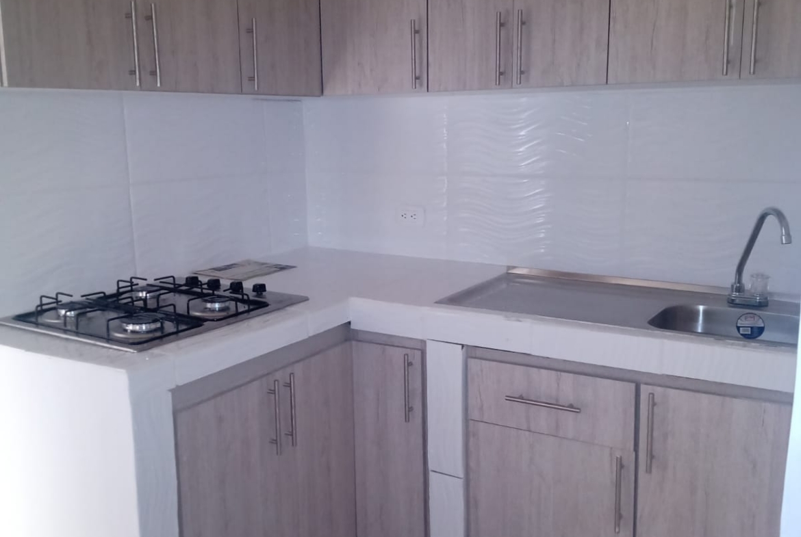 VENDO CASA CON LOCALES CERCA AL CENTRO EN PEREIRA
