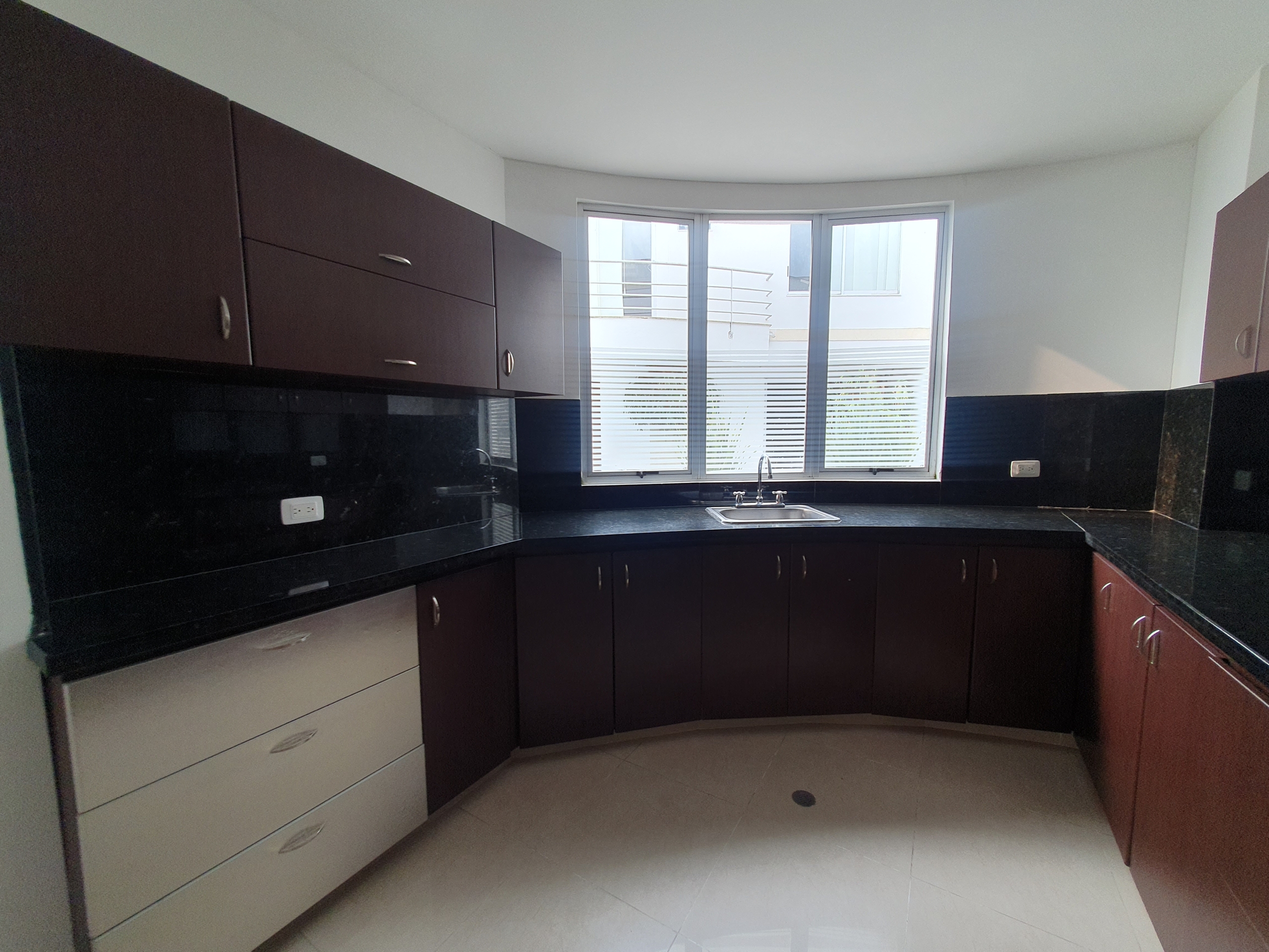 EN VENTA CASA EN PINARES CONJUNTO CERRADO