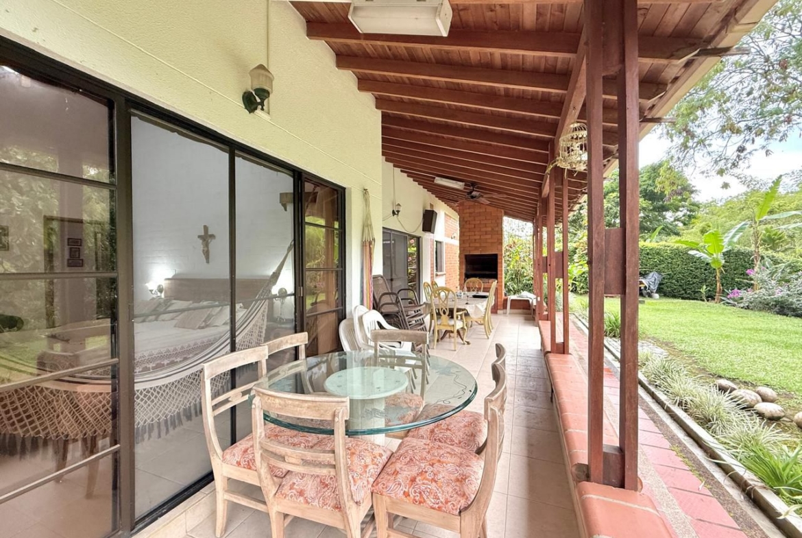 VENDO CASA CAMPESTRE EN COMBIA