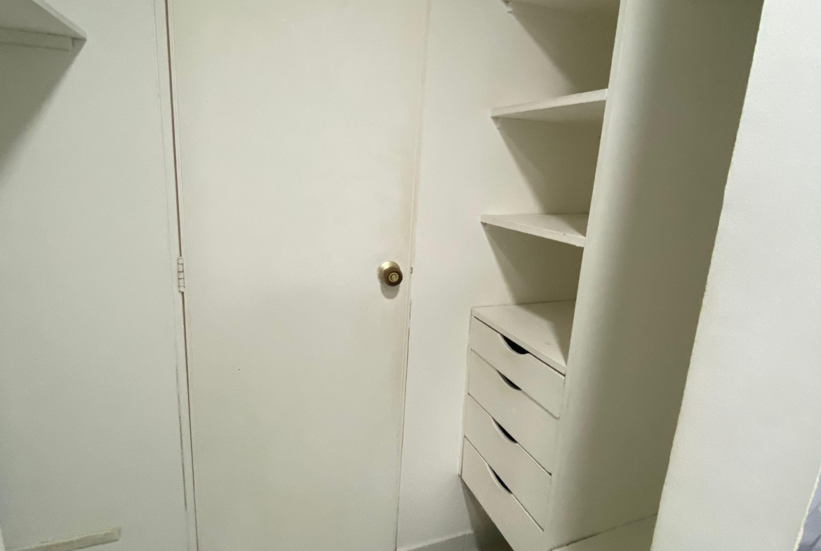 VENDO APARTAMENTO EN LA CIRCUNVALAR