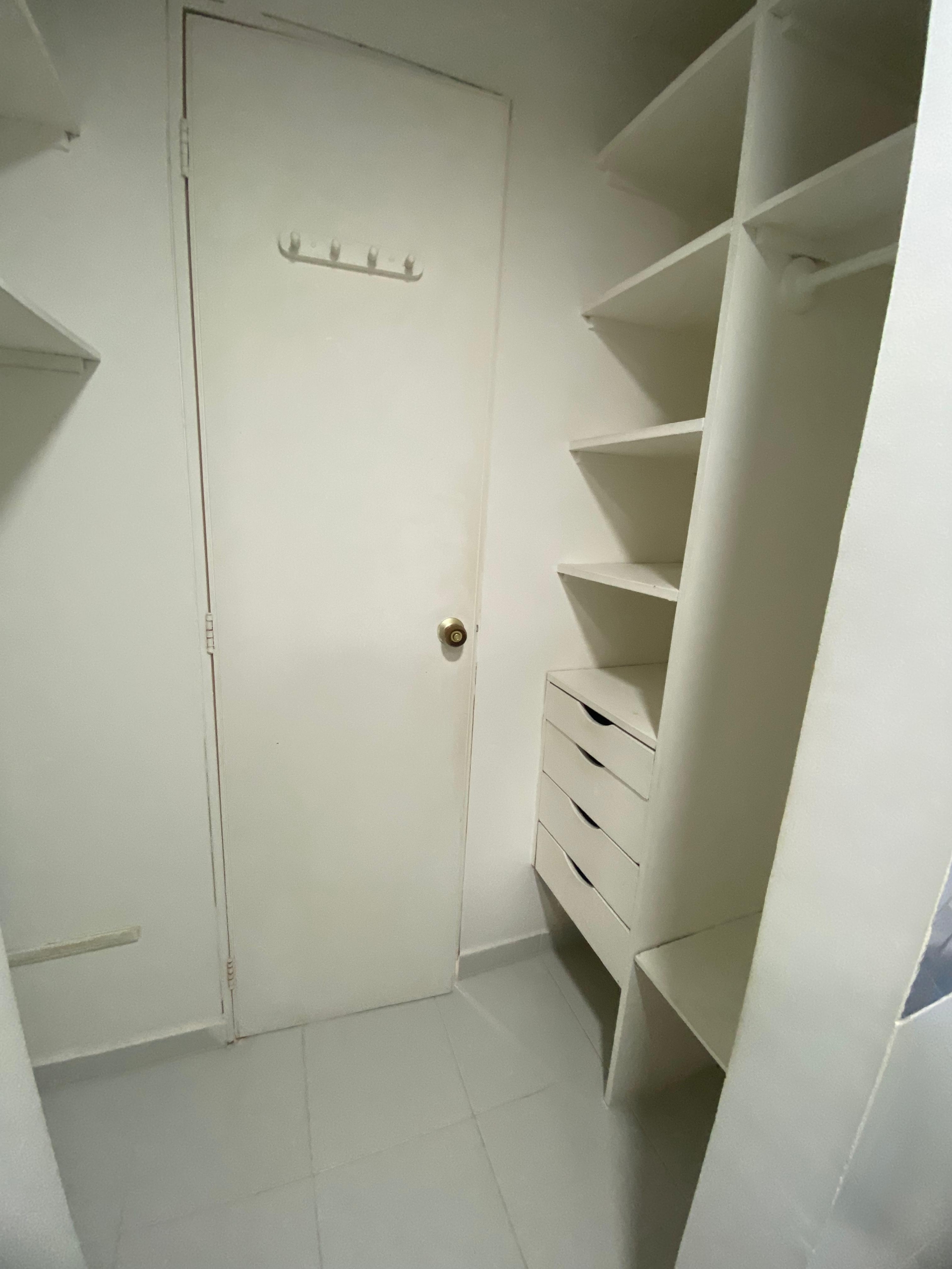 VENDO APARTAMENTO EN LA CIRCUNVALAR