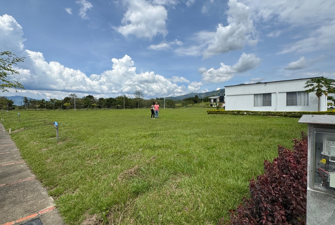 SE VENDE LOTE EN CONDOMINIO CERRADO, VITERBO CALDAS