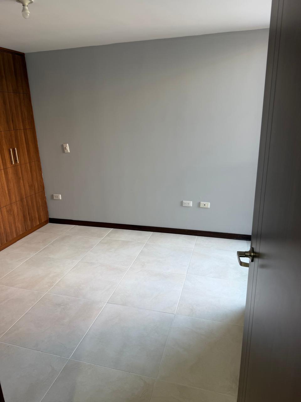 30507720260425051525 SE VENDE APARTAMENTO AV SUR, CORALES 3 ALCOBAS