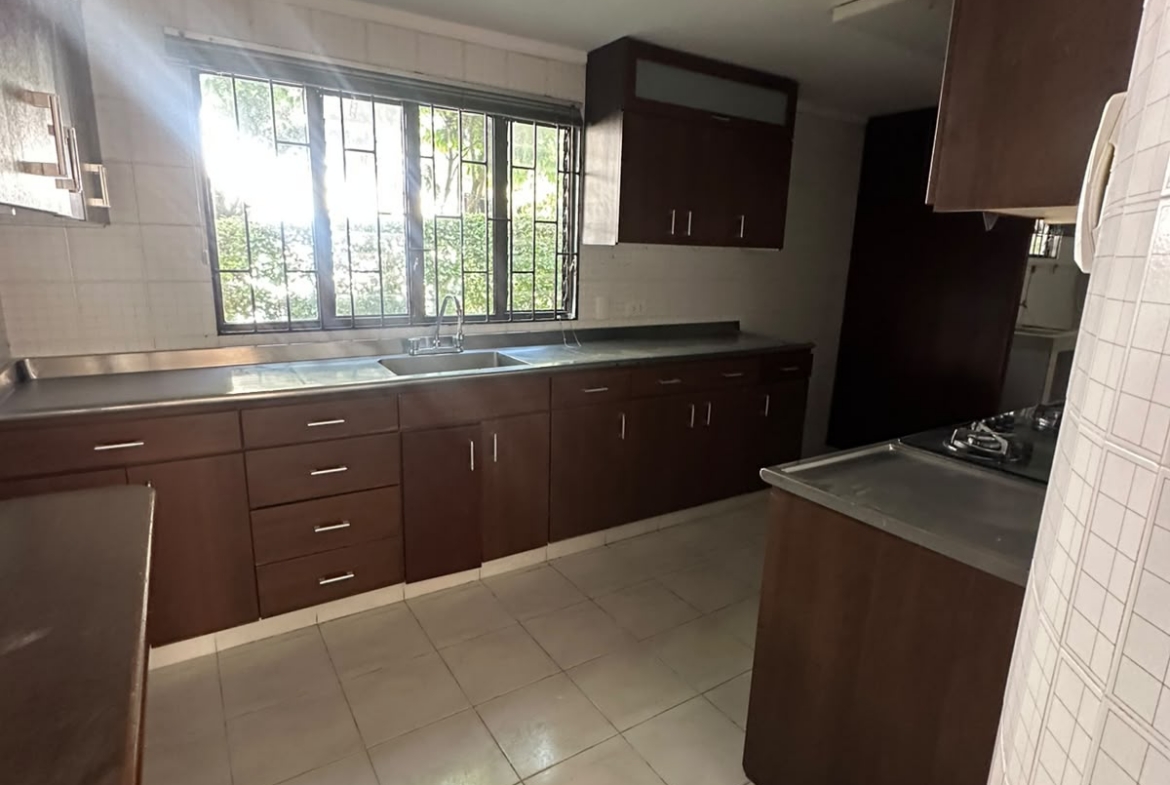 VENDO CASA EN SECTOR CIRCUNVALAR