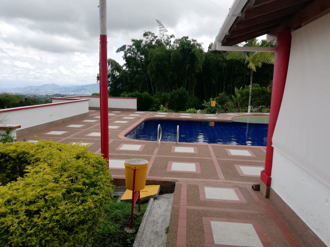 SE VENDE HERMOSA FINCA DE RECREO VIA A ARMENIA