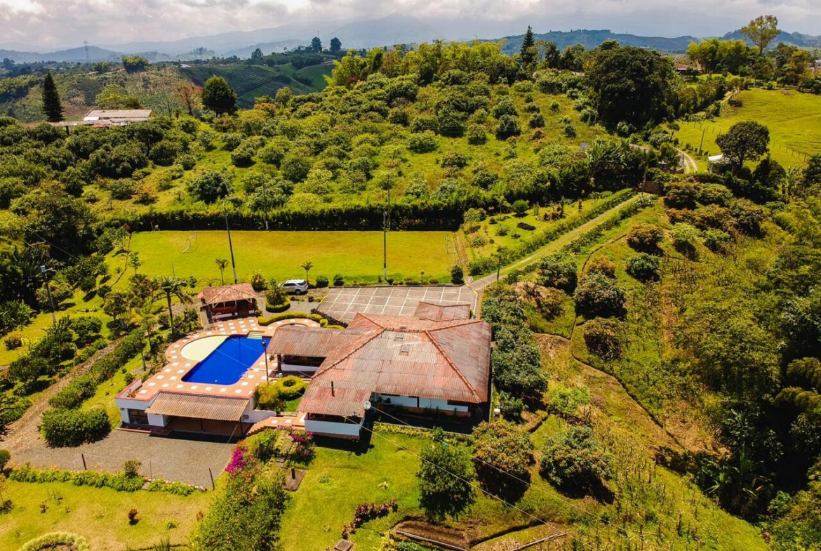 SE VENDE HERMOSA FINCA DE RECREO VIA A ARMENIA