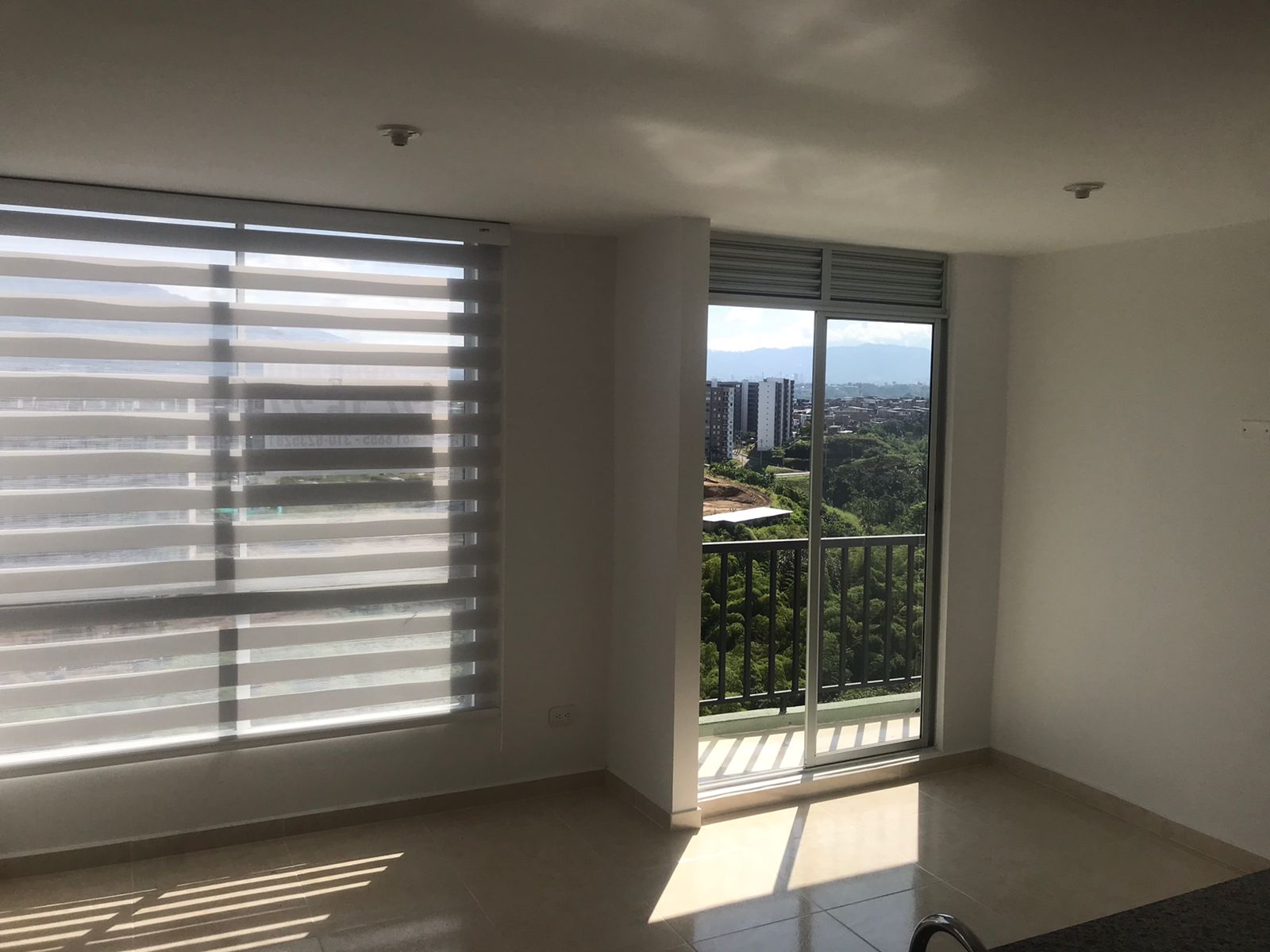ARRIENDO APTO EN LA VIA CONDINA PALO VERDE PER