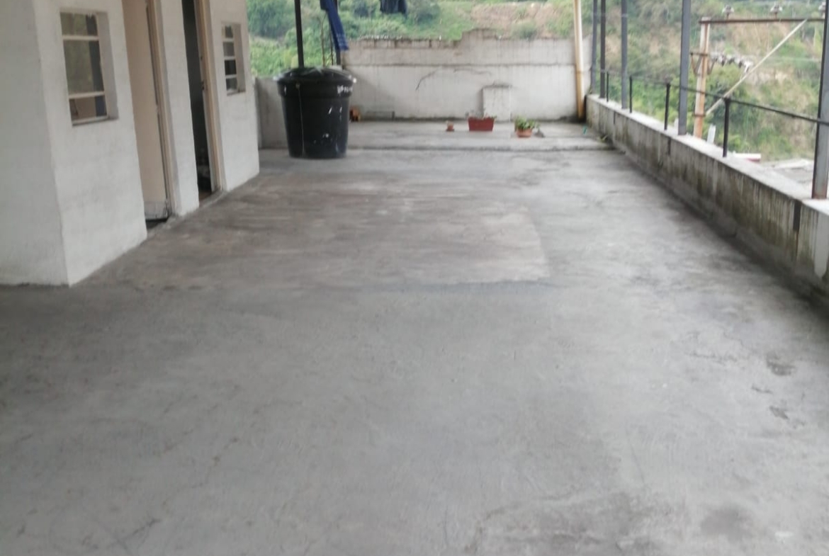 VENDO CASA CON LOCALES CERCA AL CENTRO EN PEREIRA