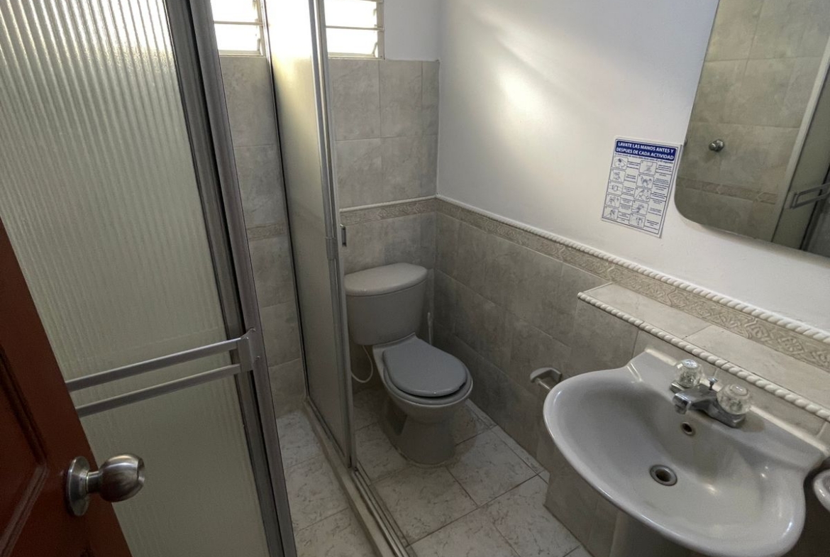 SE RENTA CASA PARA OFICINAS EN MARAYA