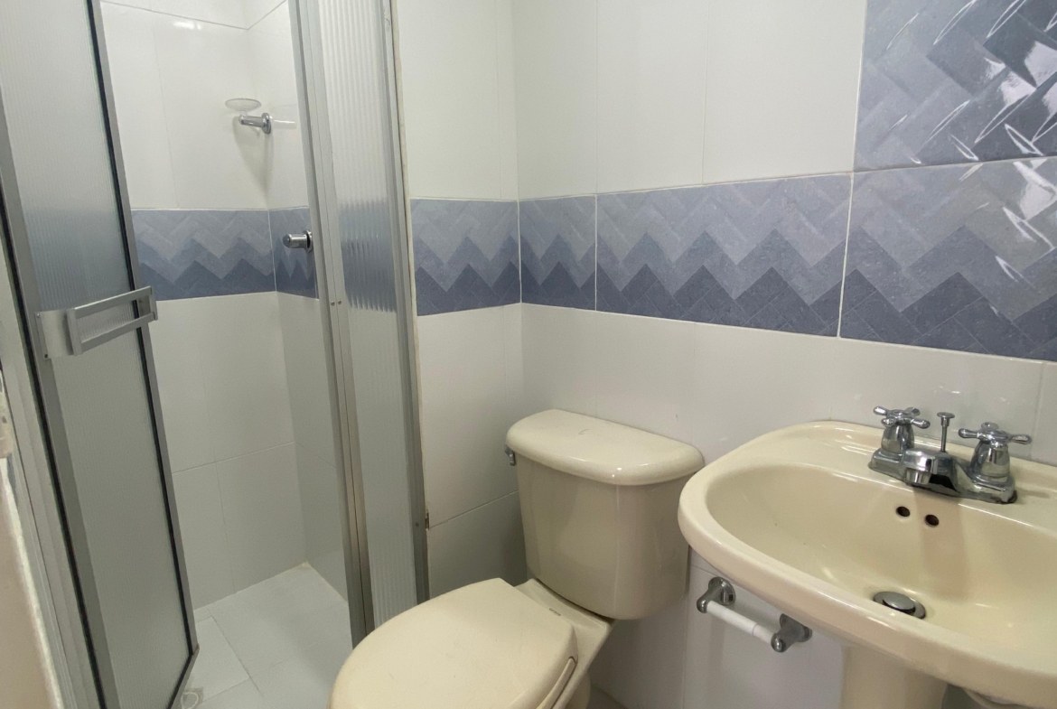 VENDO APARTAMENTO EN LA CIRCUNVALAR