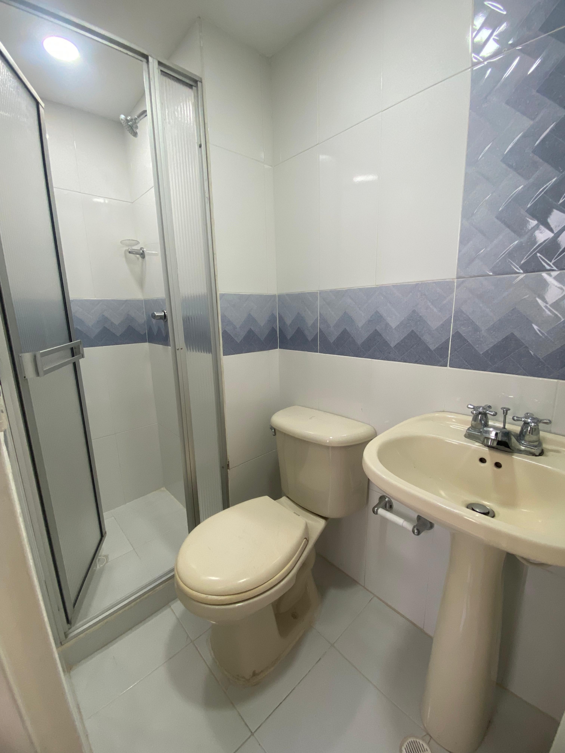 VENDO APARTAMENTO EN LA CIRCUNVALAR