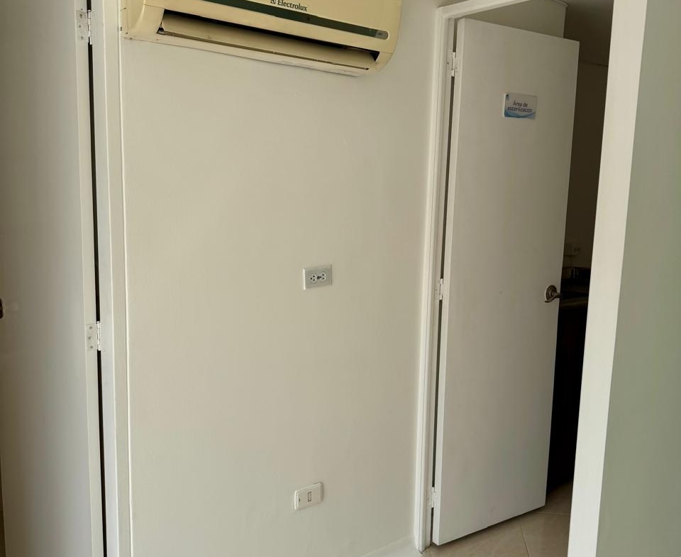 VENTA DE OFICINA EN RODEO PLAZA