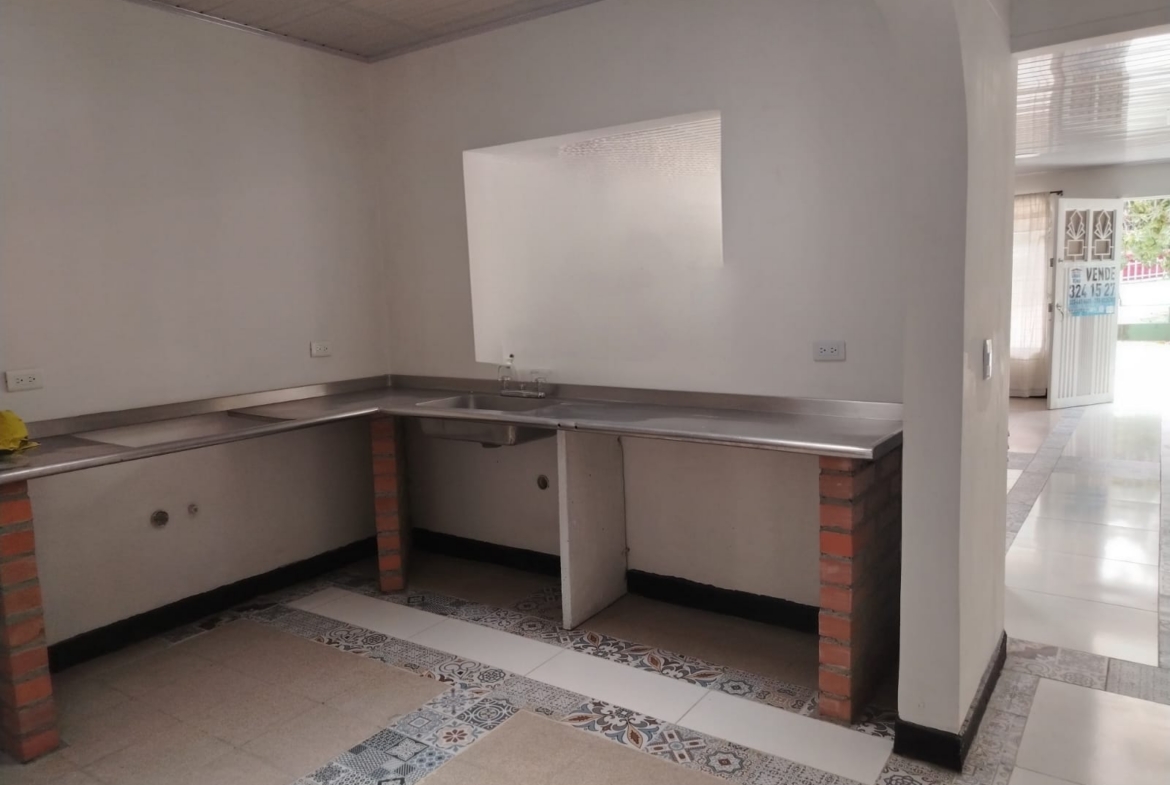 VENDO CASA EN EL ACUARIO CUBA